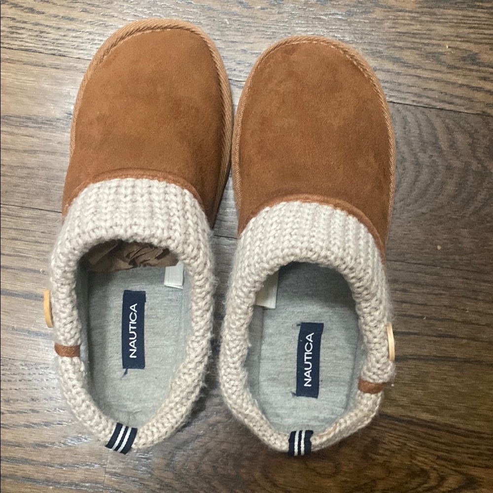 Nautica Brown and Cream Slippers 7/8 - Picture 5 of 6